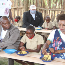 Figure 3 : HE the First Lady of Burundi Angéline NDAYISHIMIYE sharing school meals at the ECOFO of Muyange I in Burundi for the celebration of the African School Feeding Day